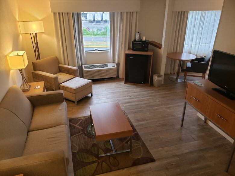 Holiday Inn Express Hotel Pittsburgh-north/harmarville