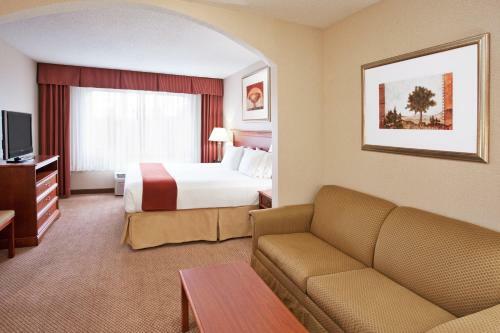 Holiday Inn Express Hotel & Suites Grand Blanc