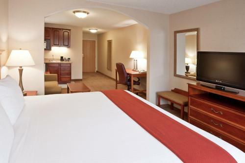 Holiday Inn Express Hotel & Suites Grand Blanc