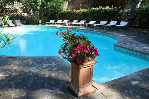 Dolciano Villa Sleeps 4 Pool Wifi