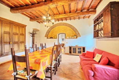 Figline Valdarno Apartment Sleeps 8