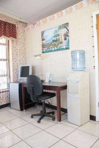 Nassau Holiday Motel