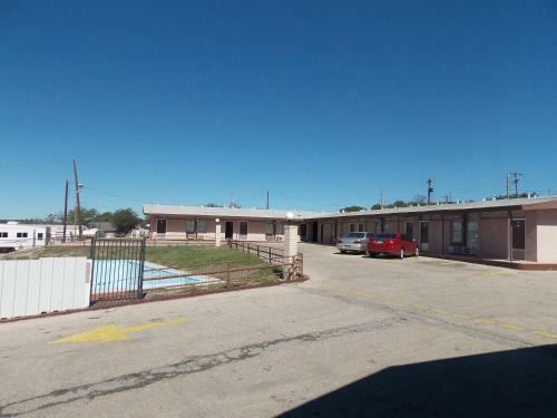 Holiday Host Motel