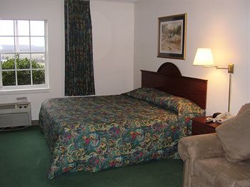 Hilltop Hotel And Conference Center