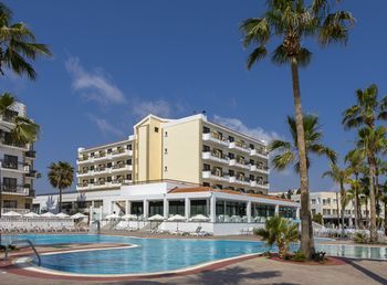 Anastasia Hotel(.)