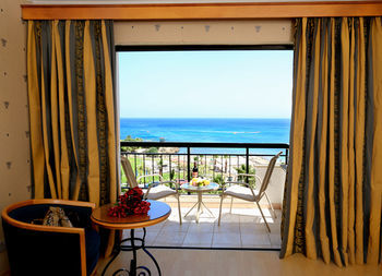 Anastasia Hotel(.)