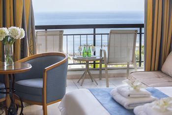 Anastasia Hotel(.)