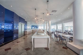 Anastasia Hotel(.)