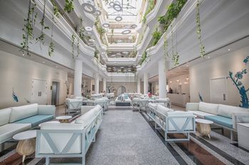 Anastasia Hotel(.)