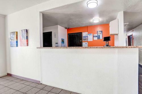 Motel 6 Moriarty