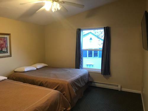 Exit 5 Motel & Cottages