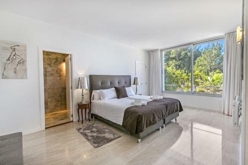 Villa Bay Blue, By Priority