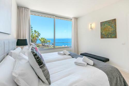 Villa Bay Blue, By Priority