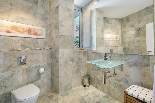 Villa Bay Blue, By Priority