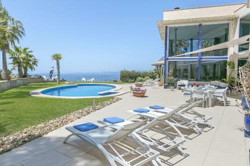 Villa Bay Blue, By Priority