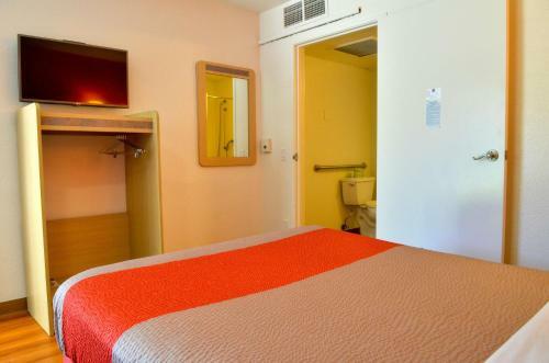 Motel 6 Gustine
