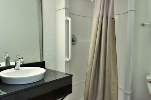 Motel 6 Gustine
