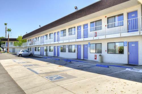 Motel 6 Gustine