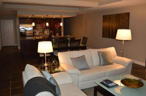 Hotel Whale Cove Inn