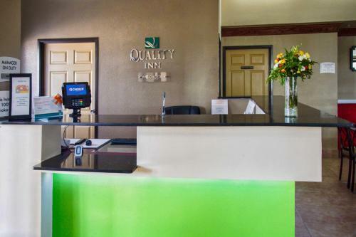 Hotel Econolodge Inn & Suites
