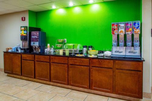 Hotel Econolodge Inn & Suites