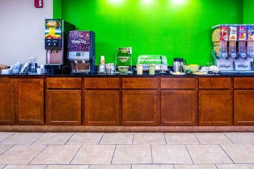Hotel Econolodge Inn & Suites
