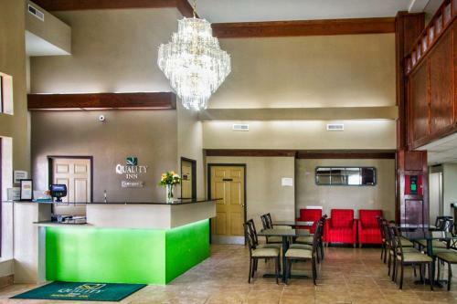 Hotel Econolodge Inn & Suites
