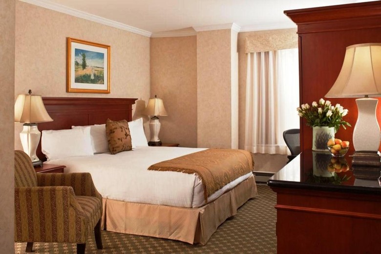 Chestnut Hill Hotel