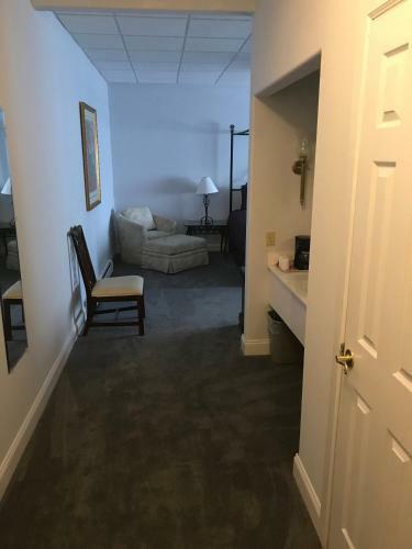 Longhouse Manor B&B