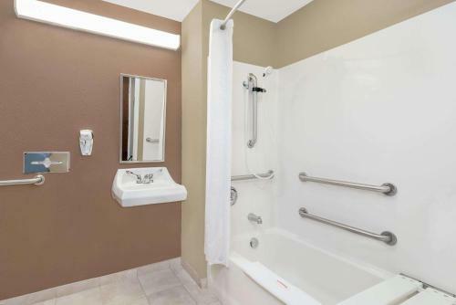 Hotel Microtel Inn & Suites