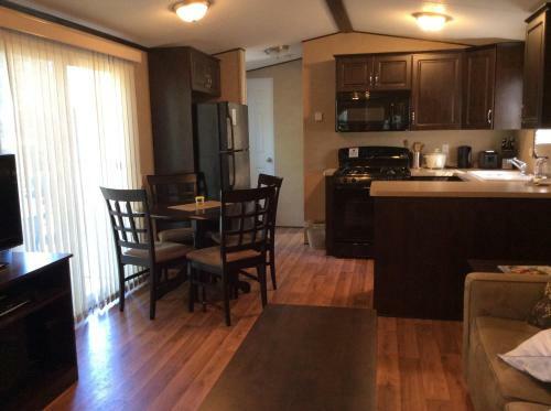 Hotel 2 Bedroom Cottage On Cherry Beach