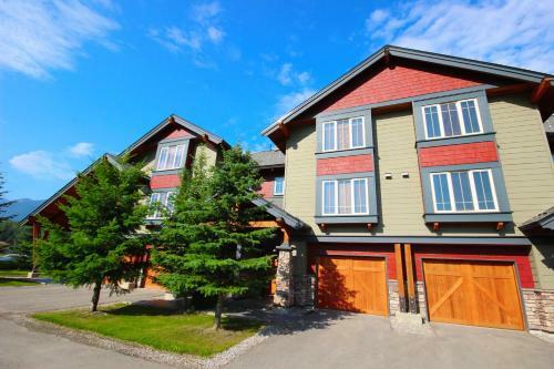 Hotel Pinnacle Ridge Chalets By Fernie Lodging Co