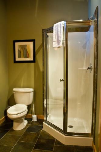 Hotel Pinnacle Ridge Chalets By Fernie Lodging Co
