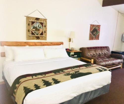 Hotel Hiawatha Lodge Inn