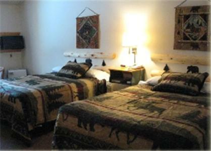 Hotel Hiawatha Lodge Inn