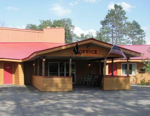 Hotel Hiawatha Lodge Inn