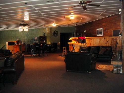 Hotel Hiawatha Lodge Inn