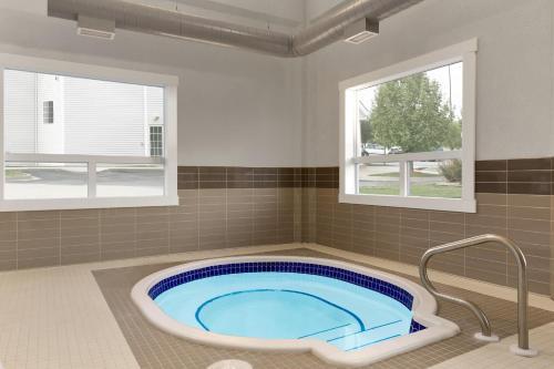 Hotel Days Inn & Suites By Wyndham Warman Legends Centre