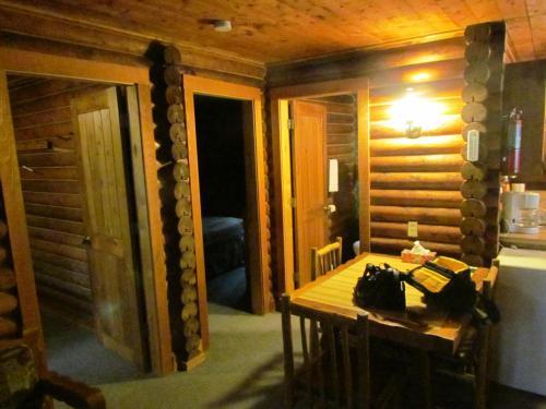 Hotel Bakers Narrows Lodge And Conference Center