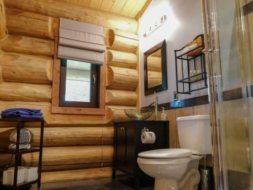 Beautiful Log Chalet Near Fernie, B.c.