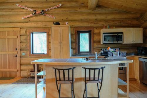 Beautiful Log Chalet Near Fernie, B.c.