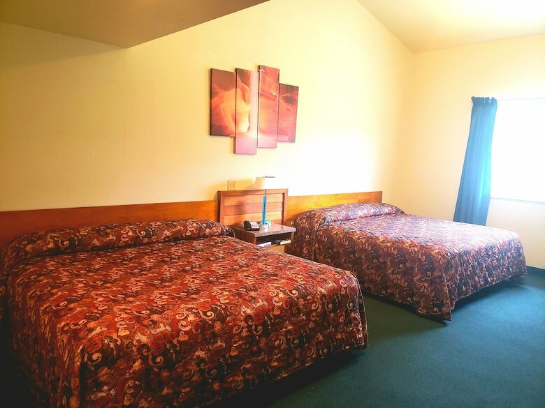 Motel Grand Staircase Inn