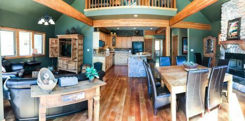 Panorama Resort Luxury Vacation Home With Fairmont Creek