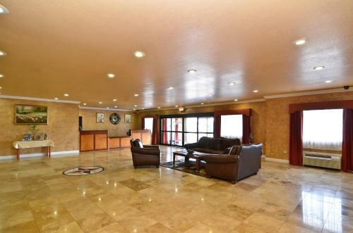 Hotel Hiway Inn Express Of Broken Bow