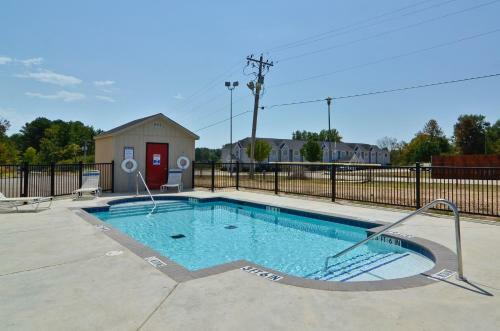 Hotel Hiway Inn Express Of Broken Bow