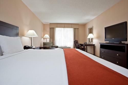 Holiday Inn Express Hotel & Suites Tipp City