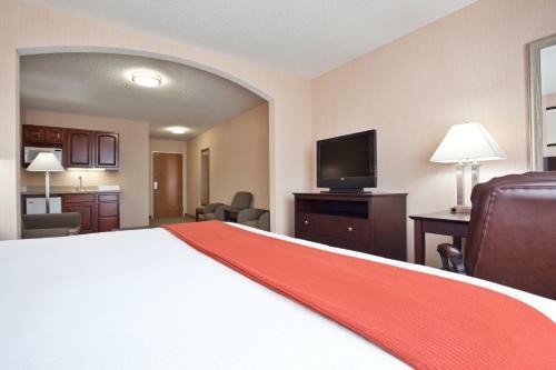 Holiday Inn Express Hotel & Suites Tipp City