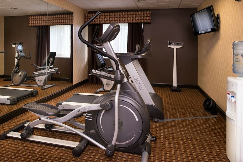 Holiday Inn Express Hotel & Suites Bucyrus