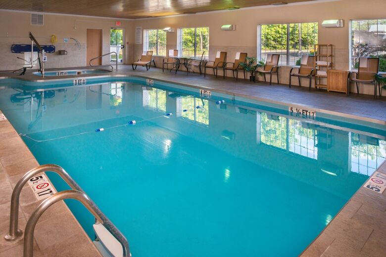 Holiday Inn Express Hotel & Suites Bucyrus