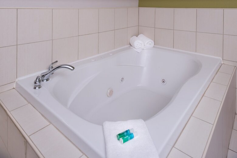 Holiday Inn Express Hotel & Suites Bucyrus